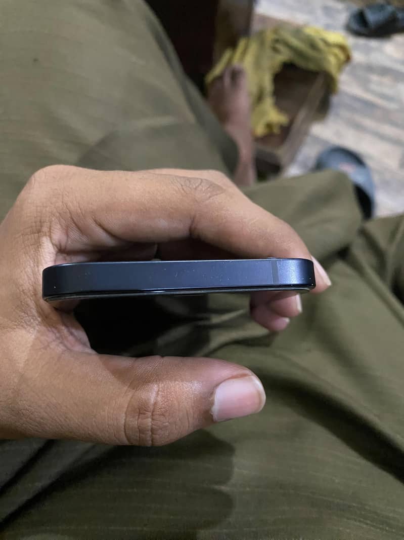Apple iPhone 12 6