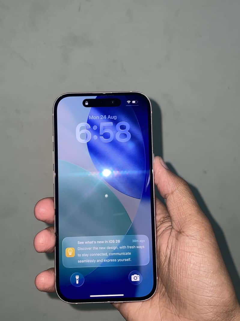 Apple iPhone 15 4