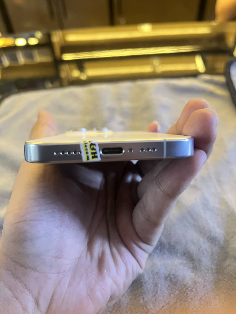 Iphone 16pro 5