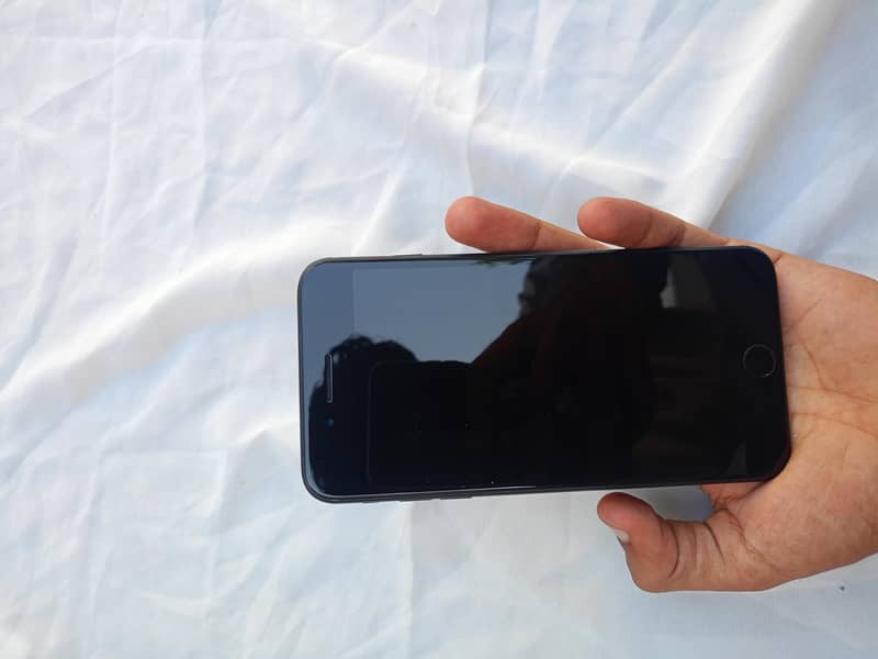 Apple iPhone 7 Plus 1