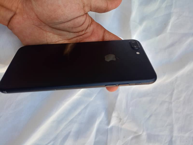 Apple iPhone 7 Plus 3