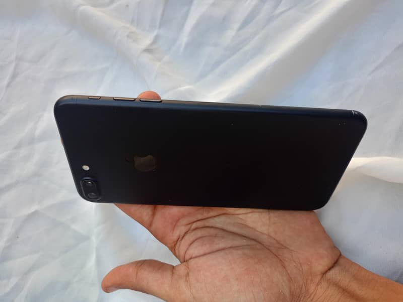 Apple iPhone 7 Plus 4