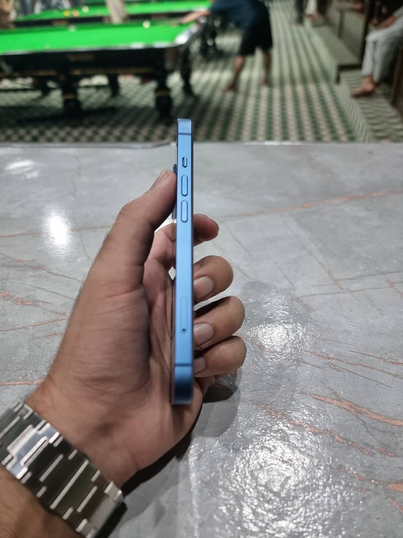 Apple iPhone 13 2