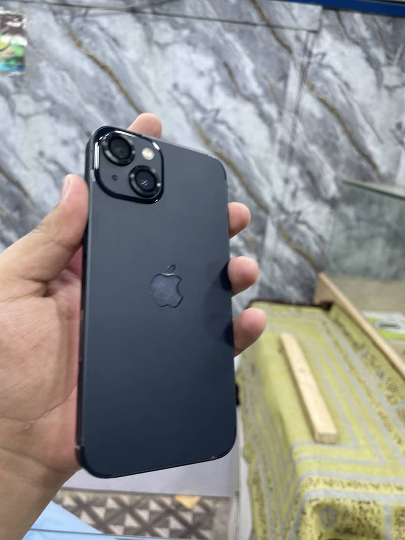 Apple iPhone 13 4