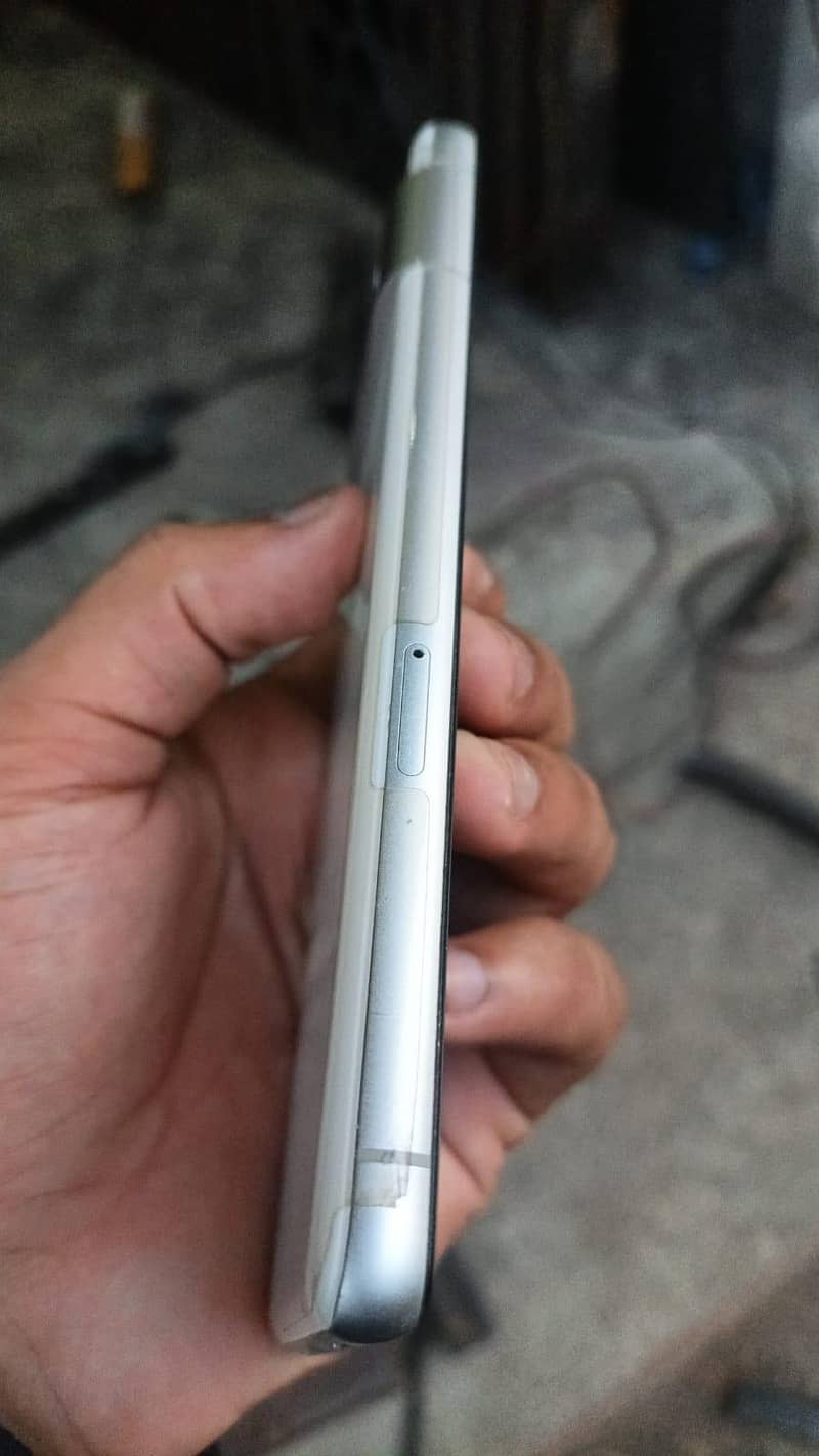 Google Pixel 7 4