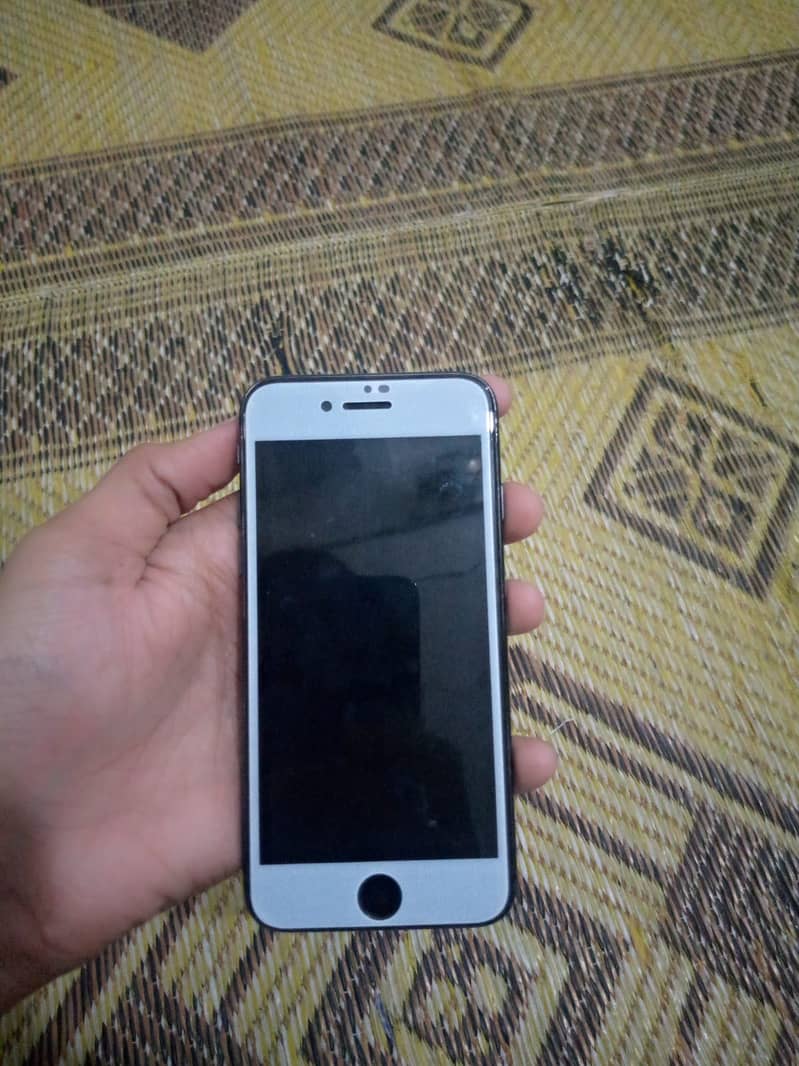 Apple iPhone 8 1