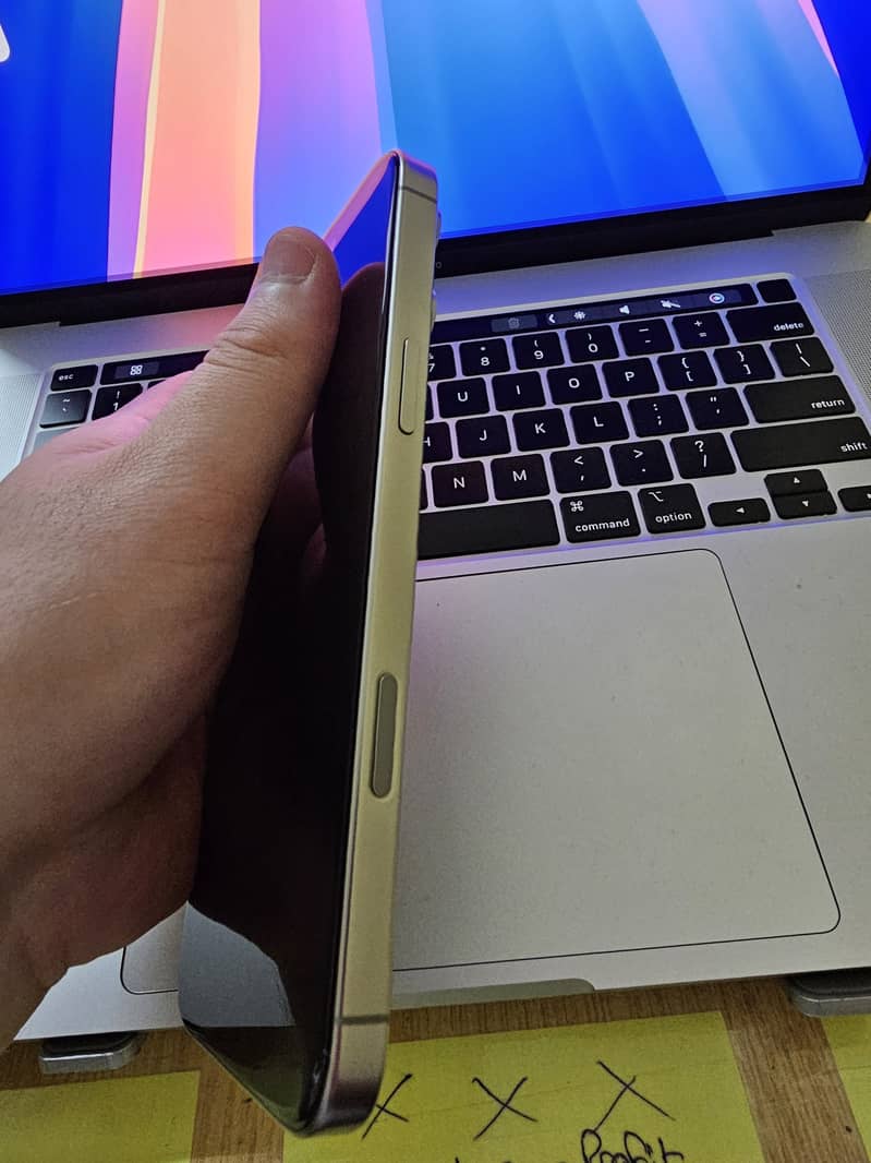 Apple iPhone 16 Pro Max 0
