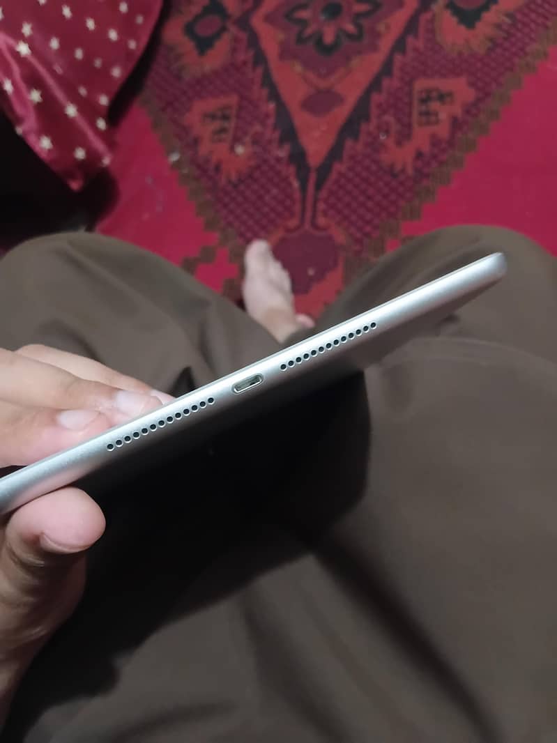ipad (6th generation ) 2