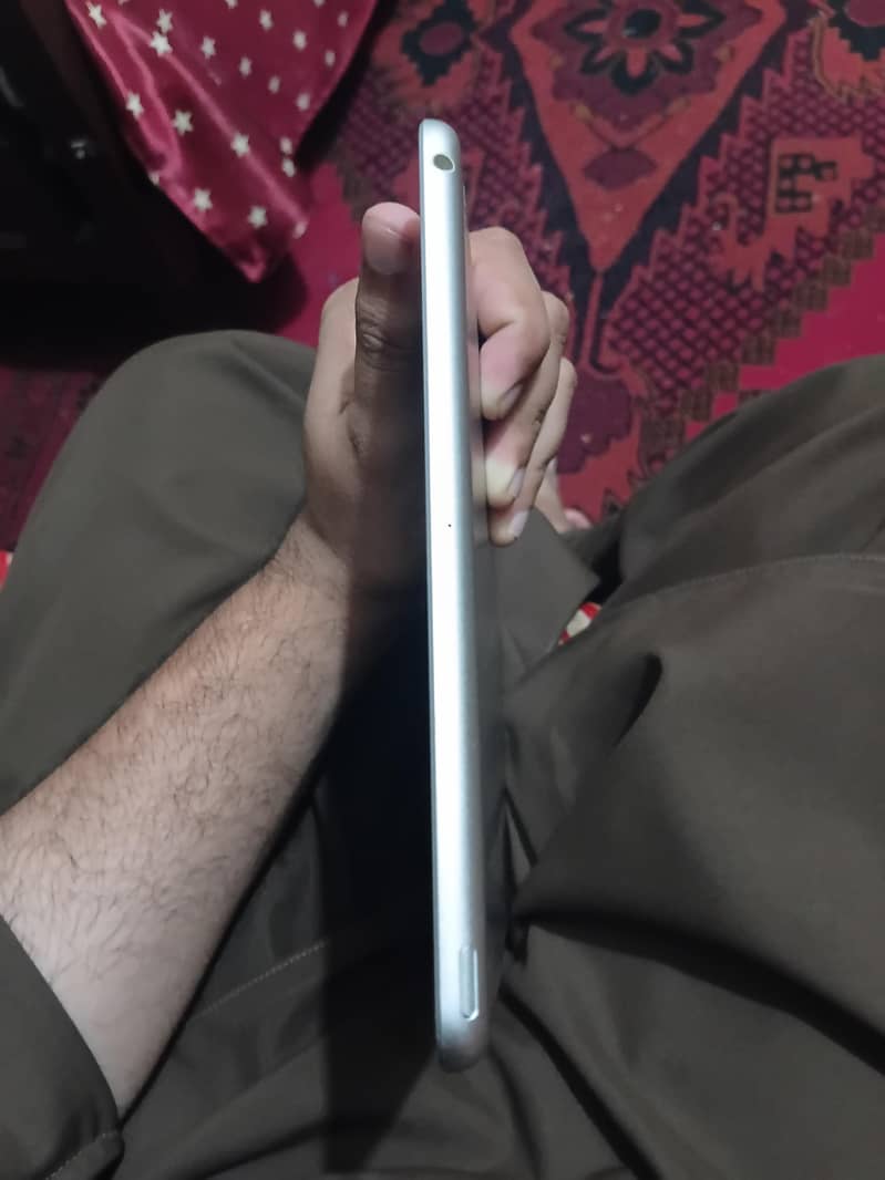 ipad (6th generation ) 4