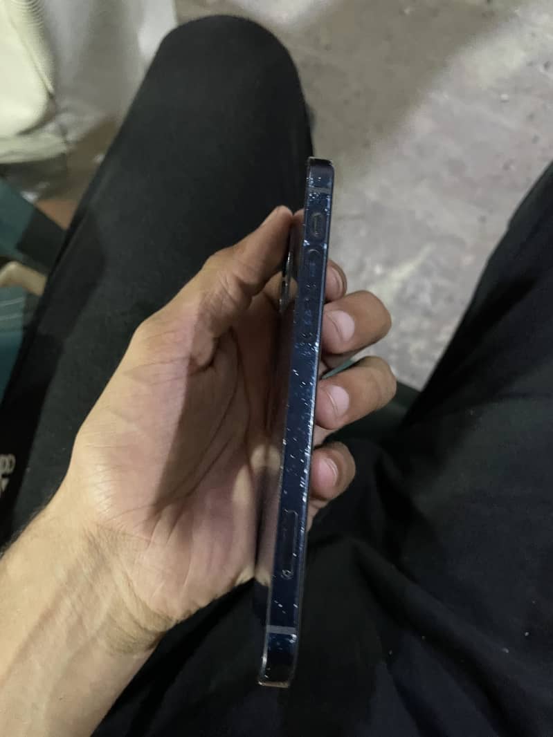 Apple iPhone 12 3