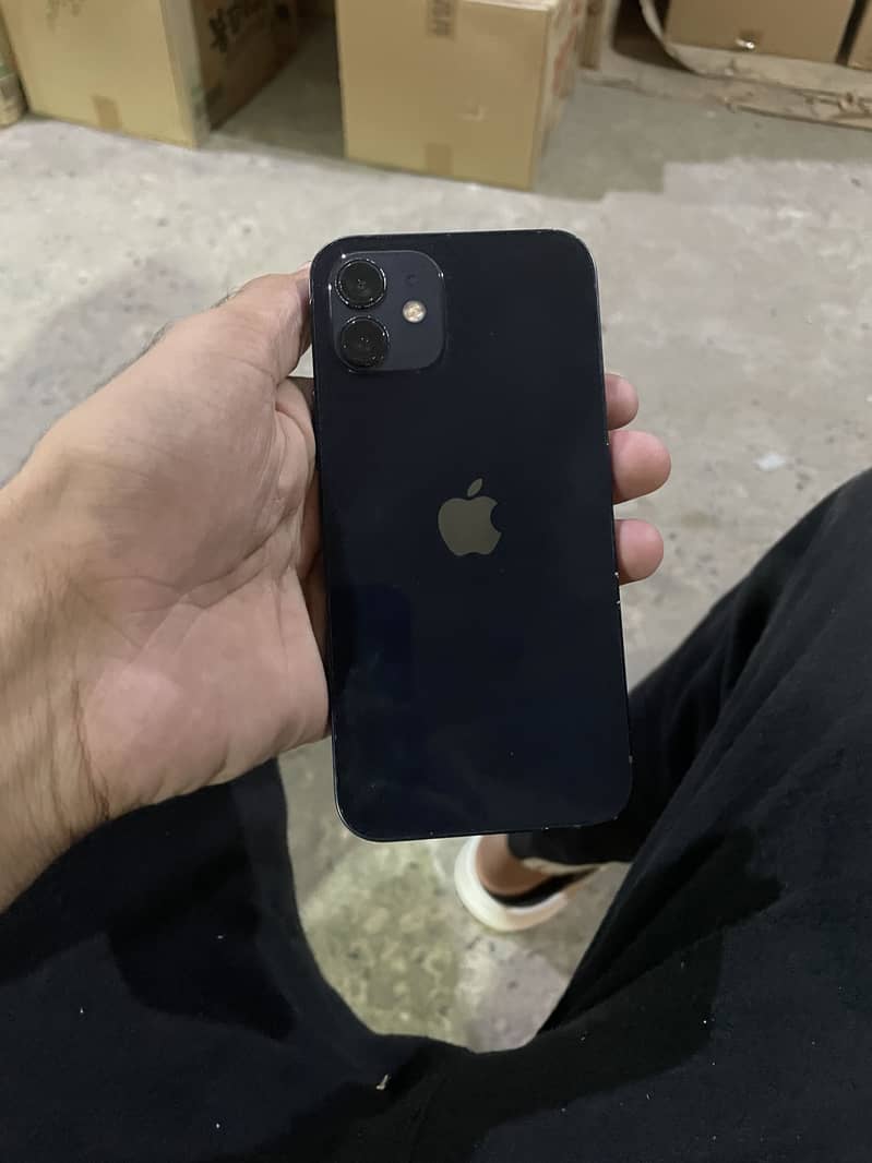 Apple iPhone 12 4