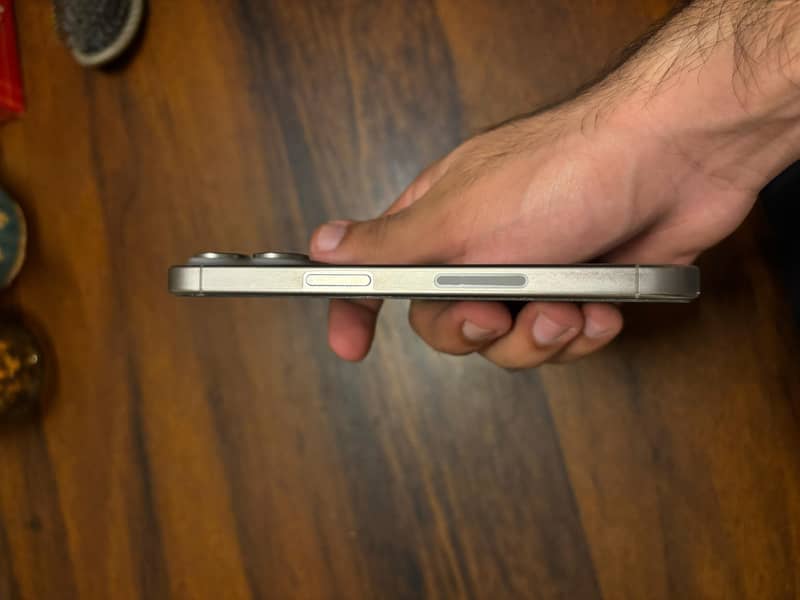 Apple iPhone 15 Pro 3