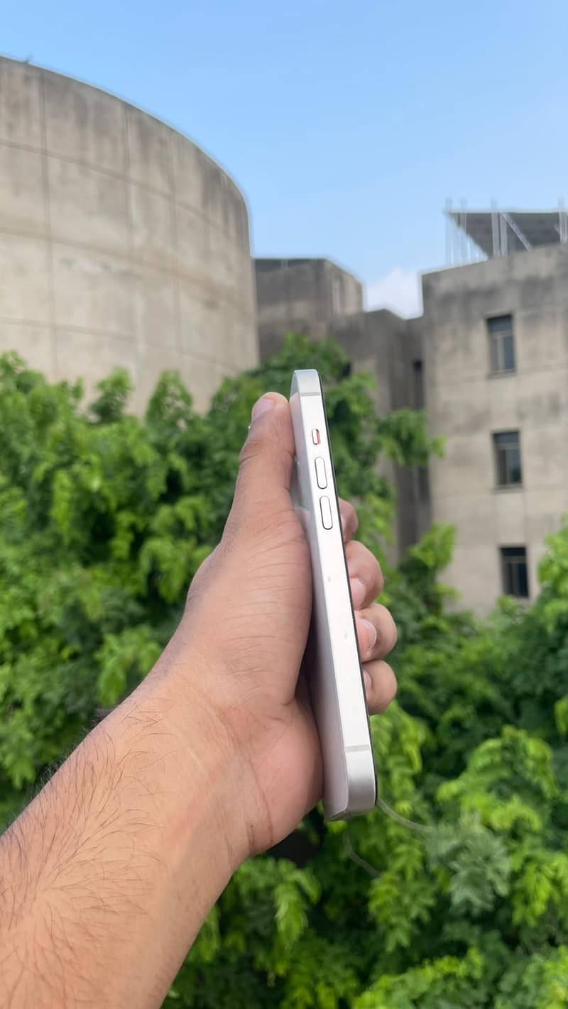 iPhone 14 2