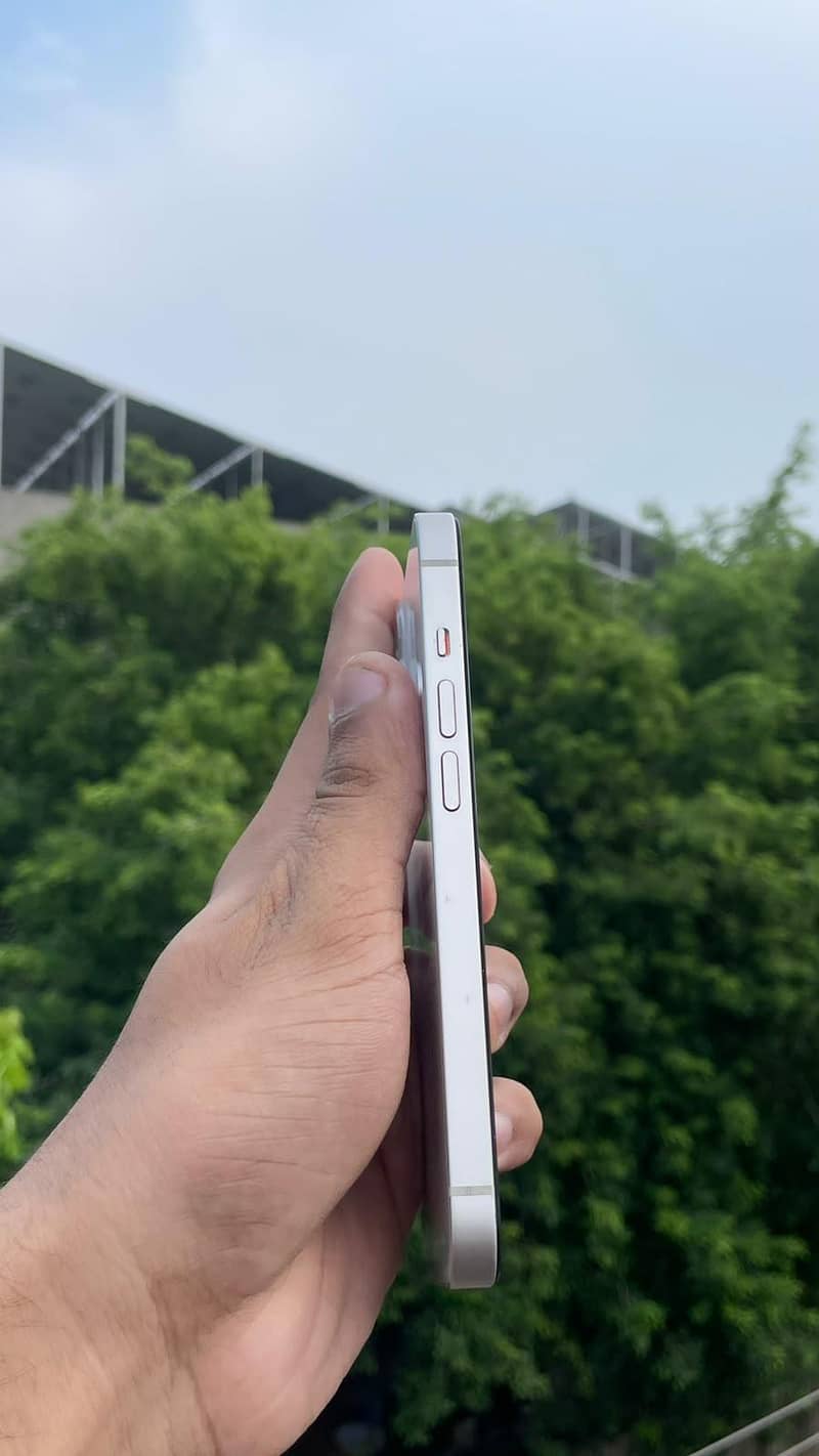 iPhone 14 4