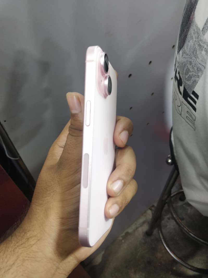 Apple iPhone 15 2