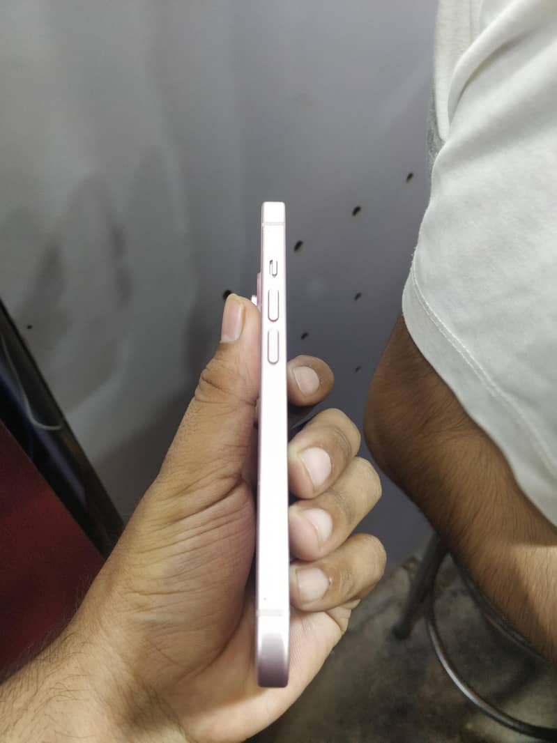 Apple iPhone 15 3