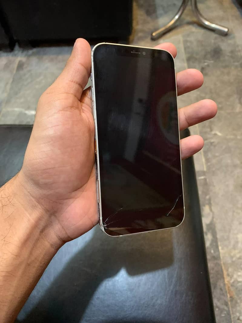 Apple iPhone 12 3