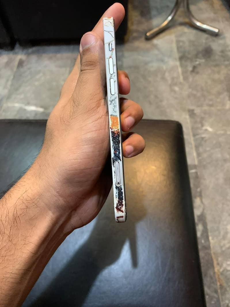Apple iPhone 12 5