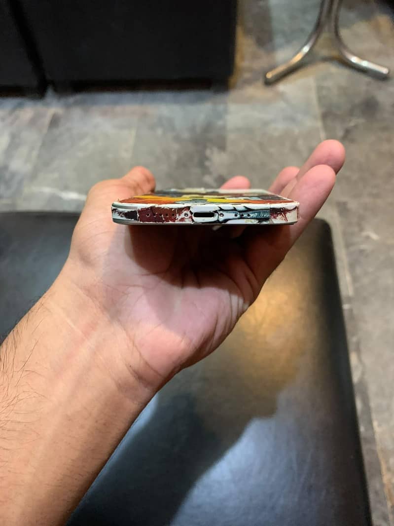 Apple iPhone 12 6