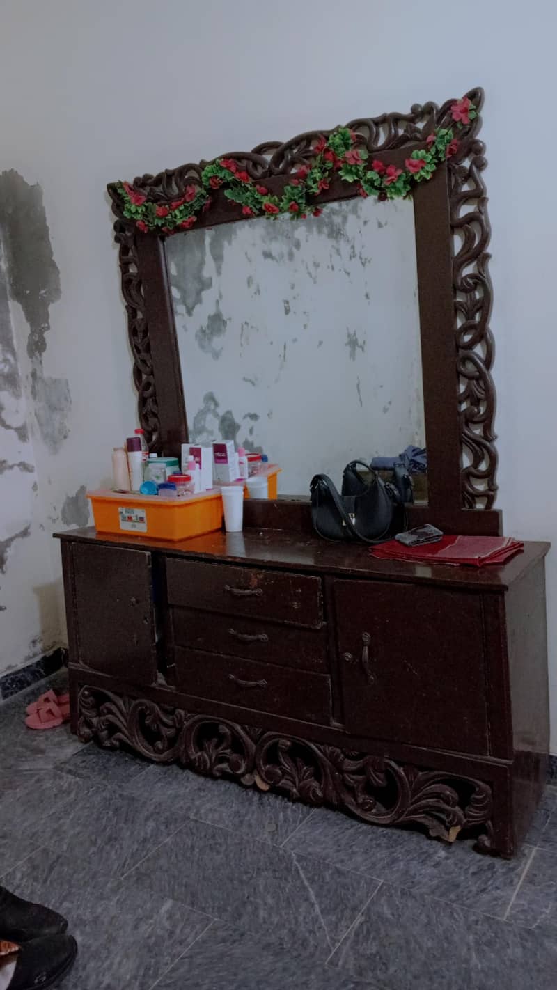 dressing table 0