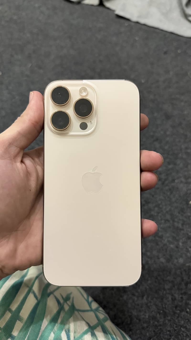 Apple iPhone 16 Pro Max 0