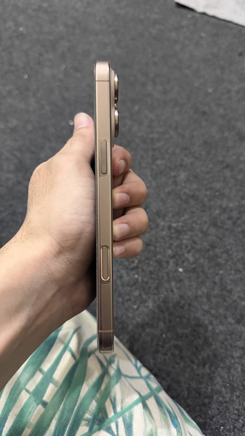 Apple iPhone 16 Pro Max 3