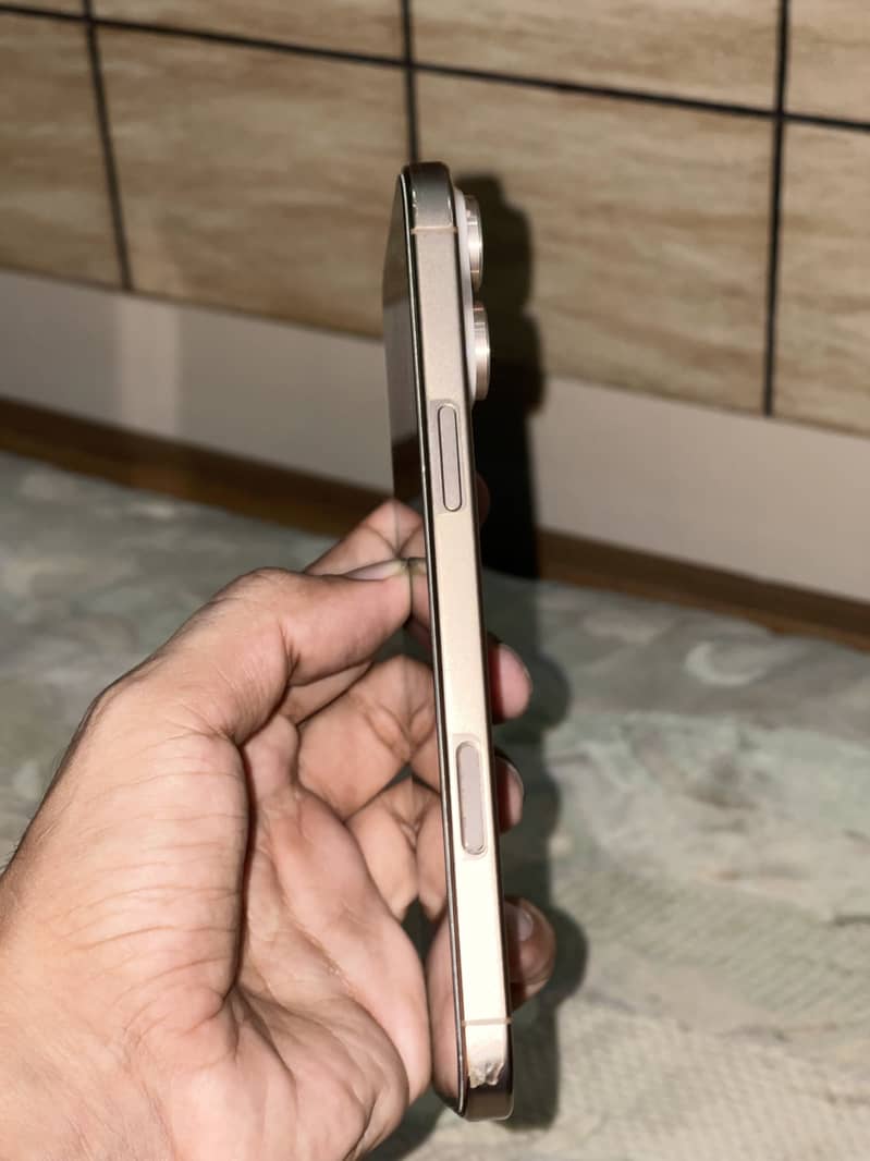 Apple iPhone 16 Pro Max 3