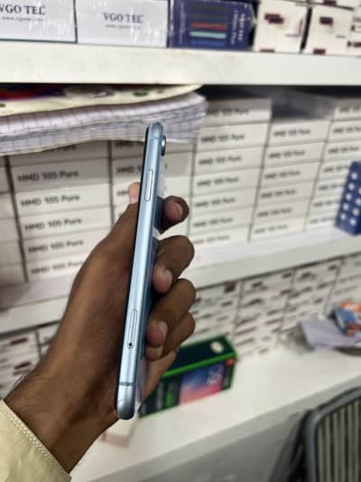 Apple iPhone XR 64gb sim working  non pta 77 health