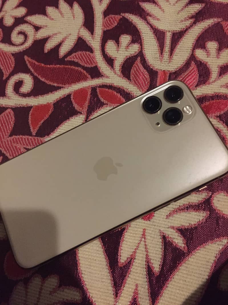 Apple iPhone 11 Pro 4