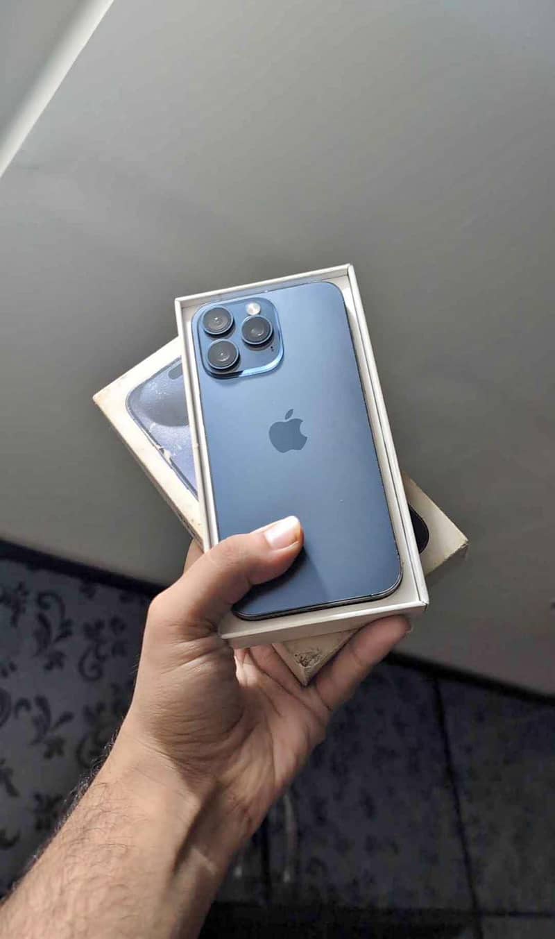 Apple iPhone 15 Pro Max 0