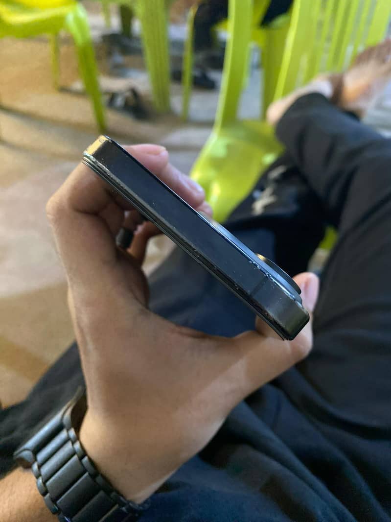 Apple iPhone 15 Pro Max 4