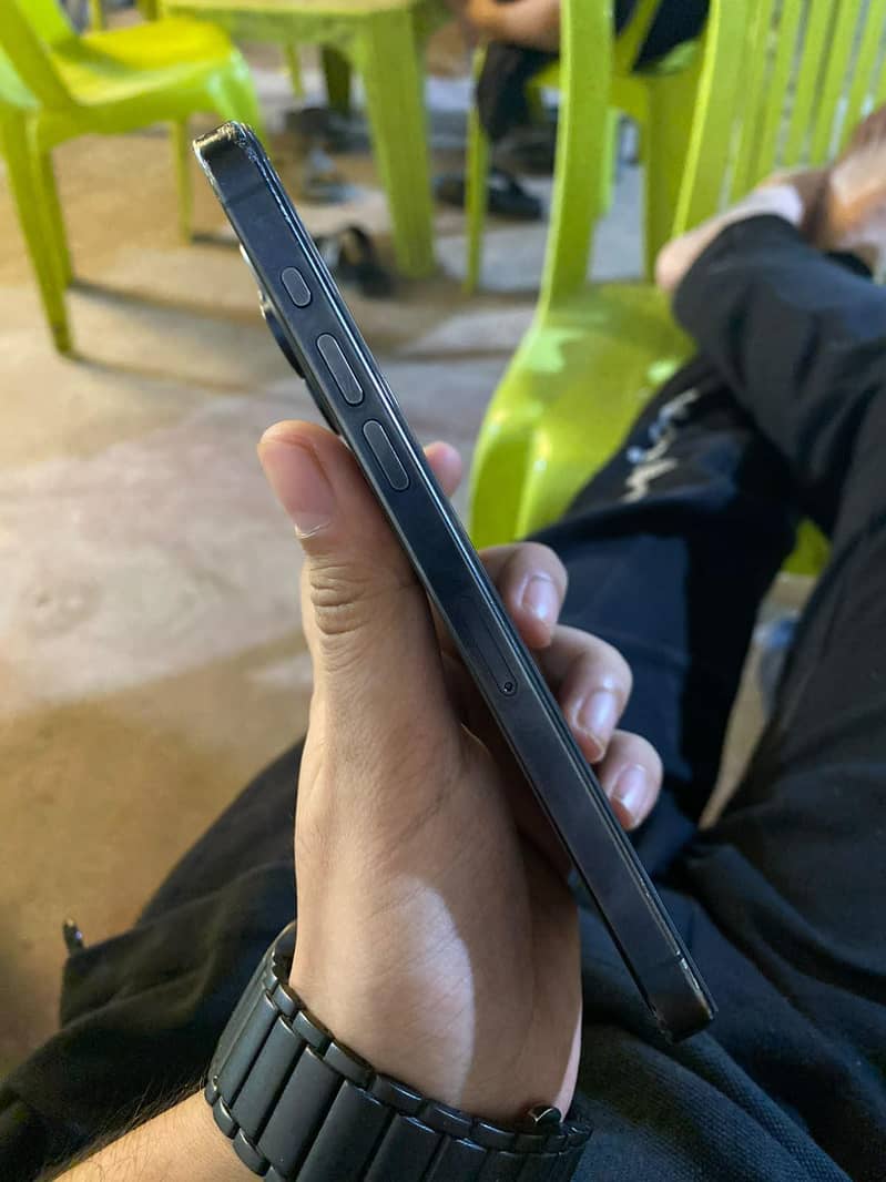 Apple iPhone 15 Pro Max 6