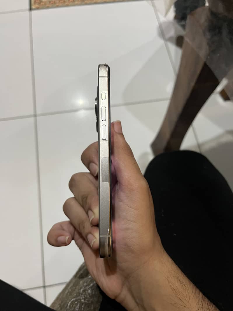Apple iPhone 15 Pro 2