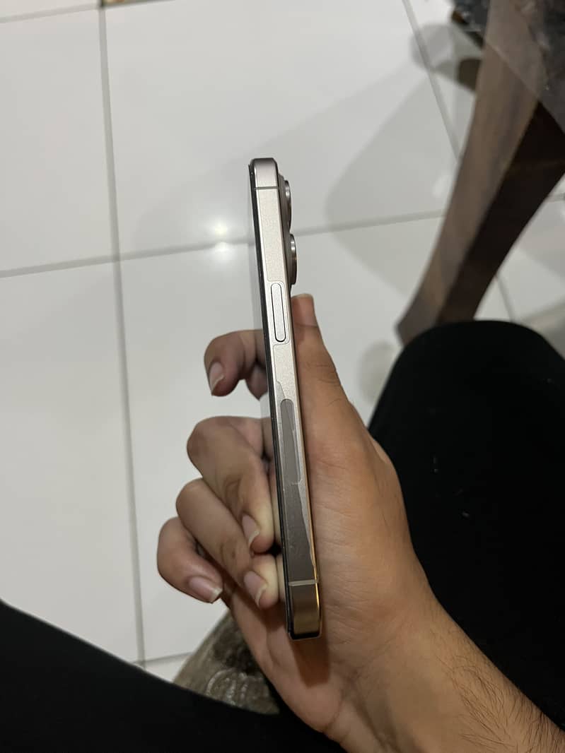 Apple iPhone 15 Pro 3