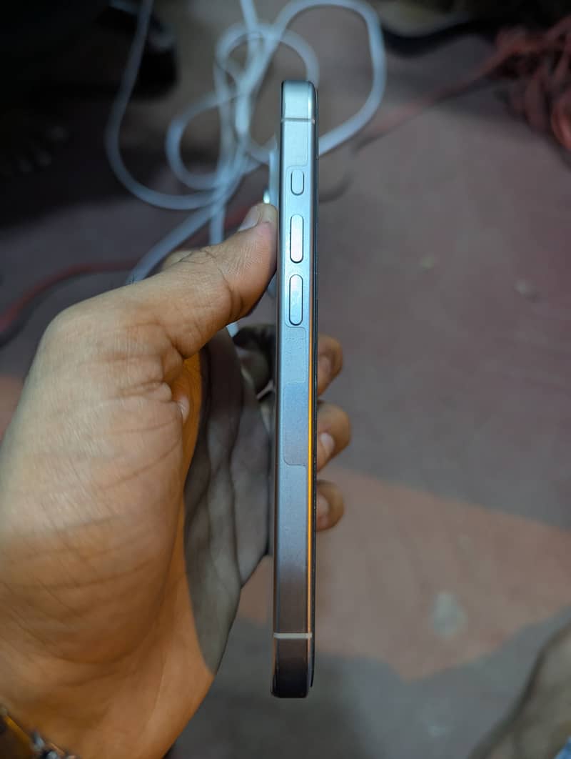 Apple iPhone 15 Pro 2