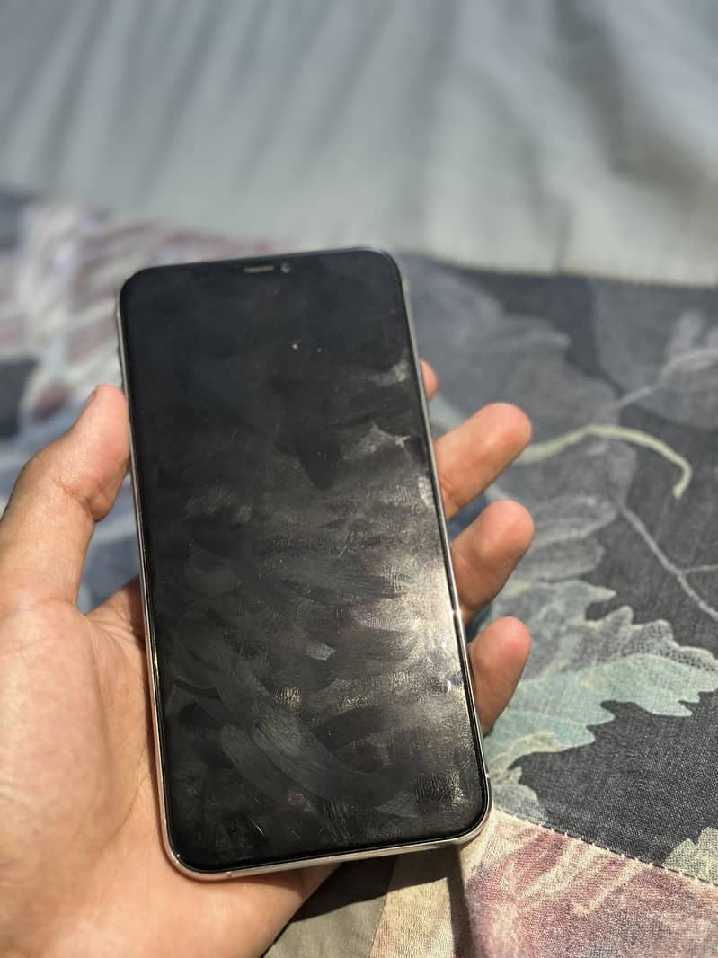 iphone 11 pro max 4