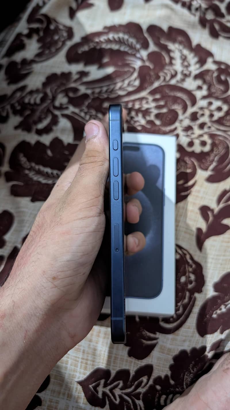 Apple iPhone 15 Pro 2