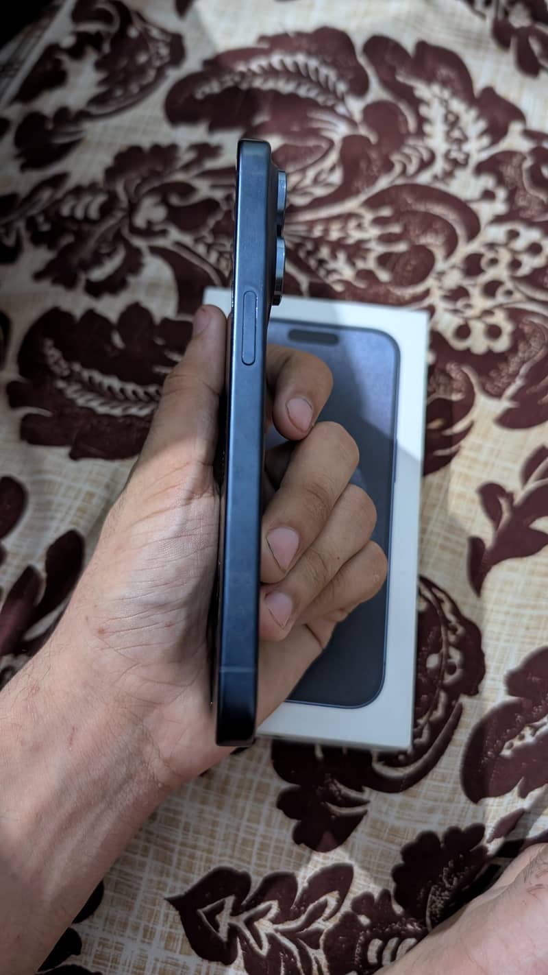 Apple iPhone 15 Pro 3