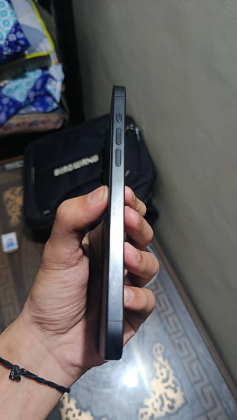 Apple iPhone 15 Pro Max 3
