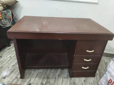 conditions 10/10 office table pure wooden