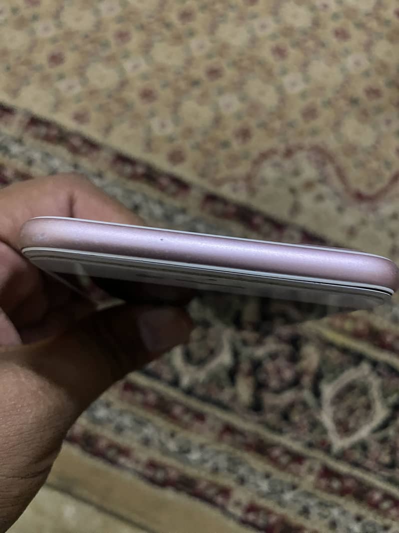 Apple iPhone 7 Plus 3