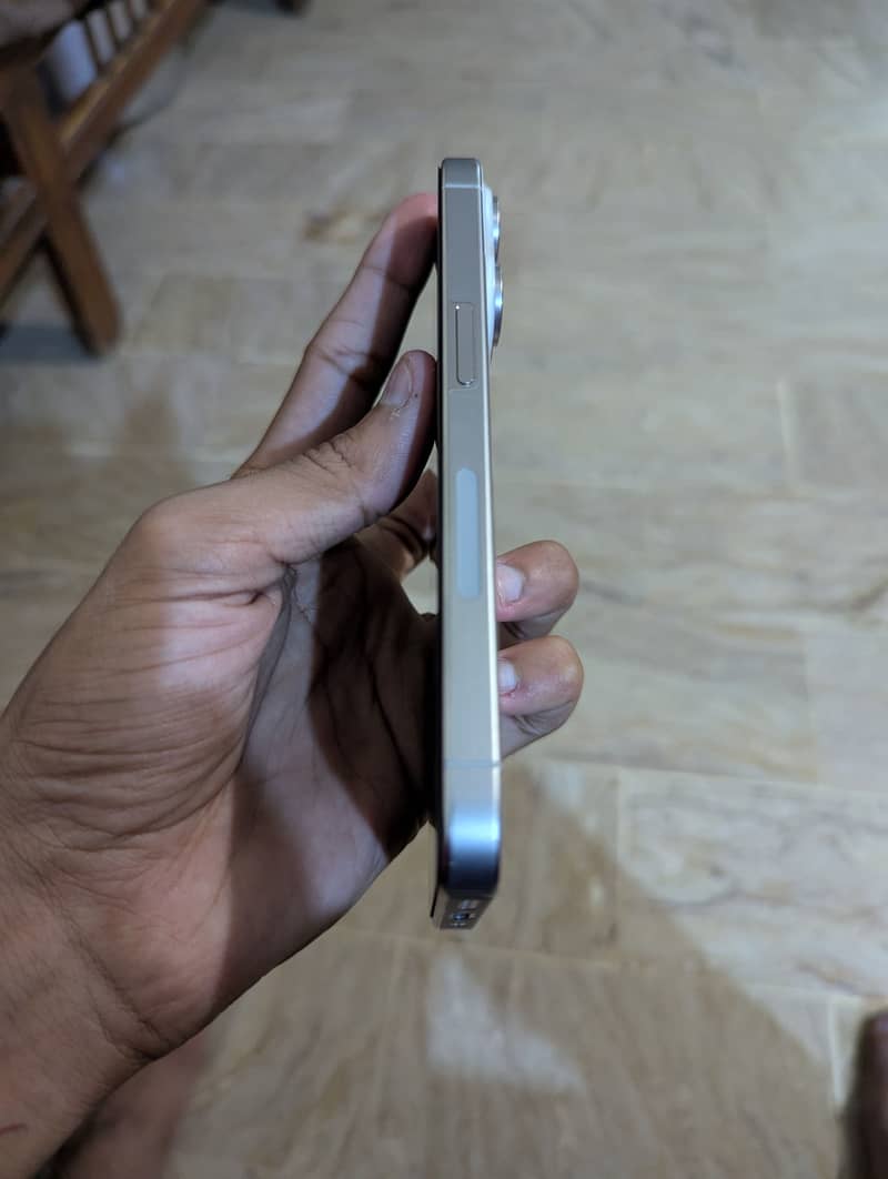 Apple iPhone 15 Pro 2