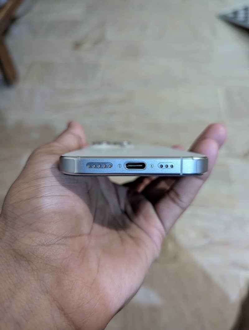 Apple iPhone 15 Pro 3