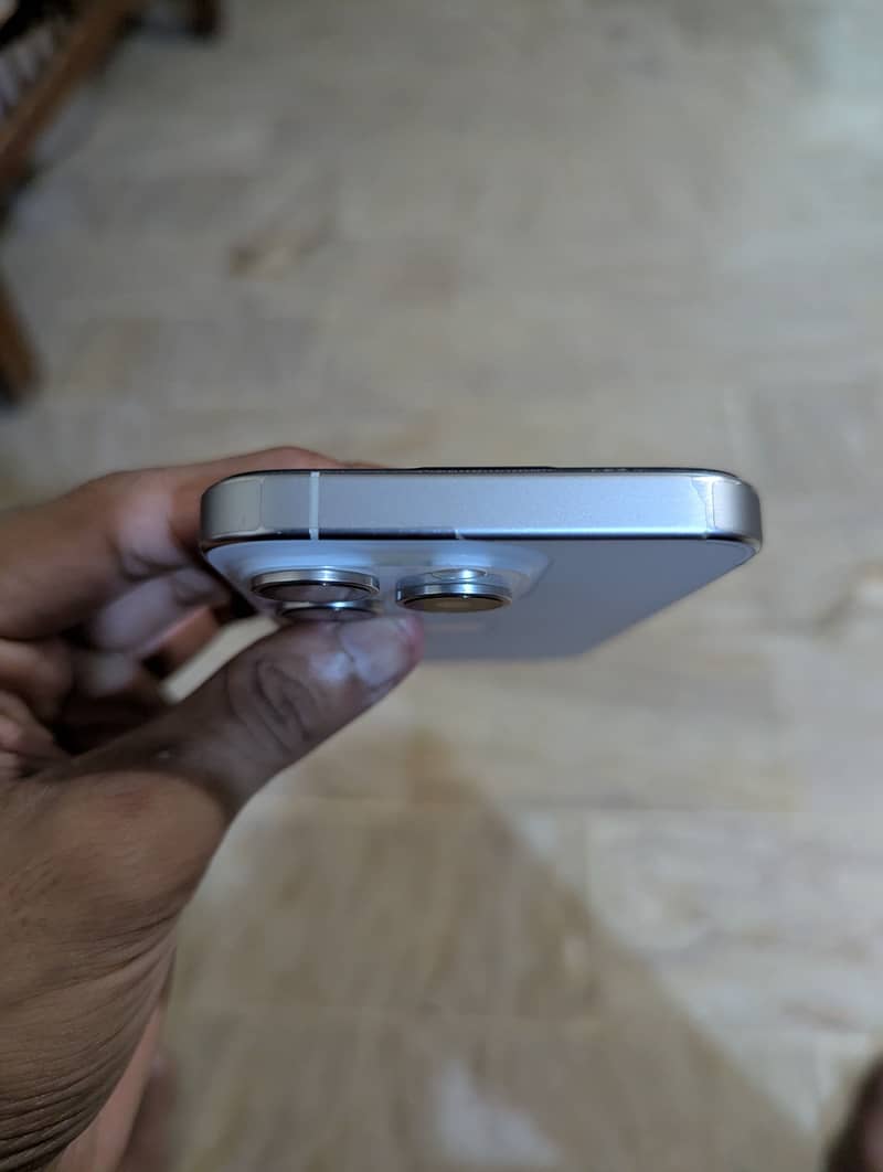 Apple iPhone 15 Pro 4