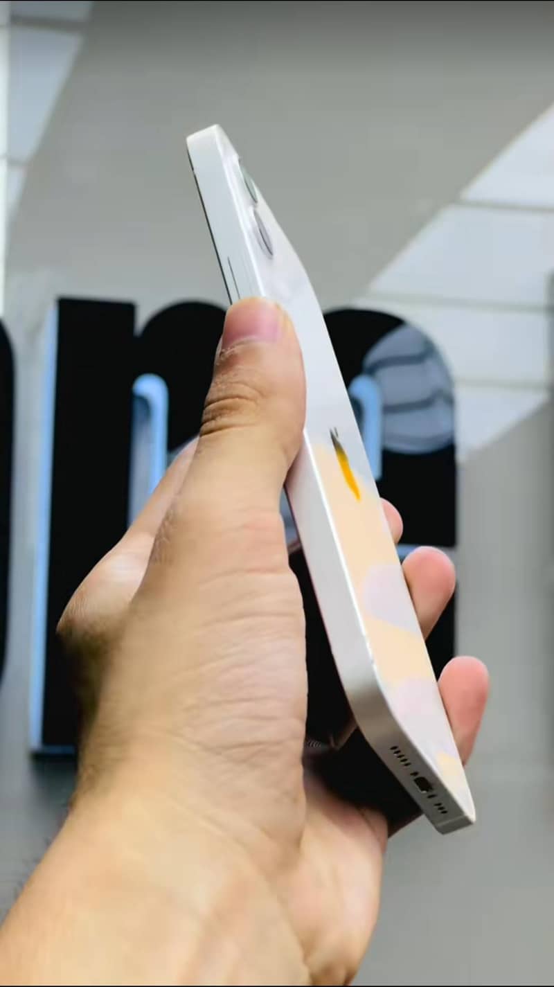 Apple iPhone 12 3