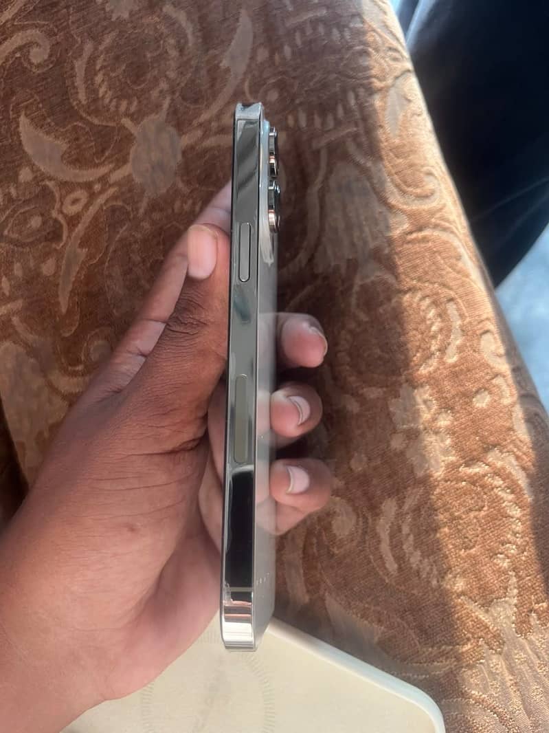 Apple iPhone 14 Pro Max 1