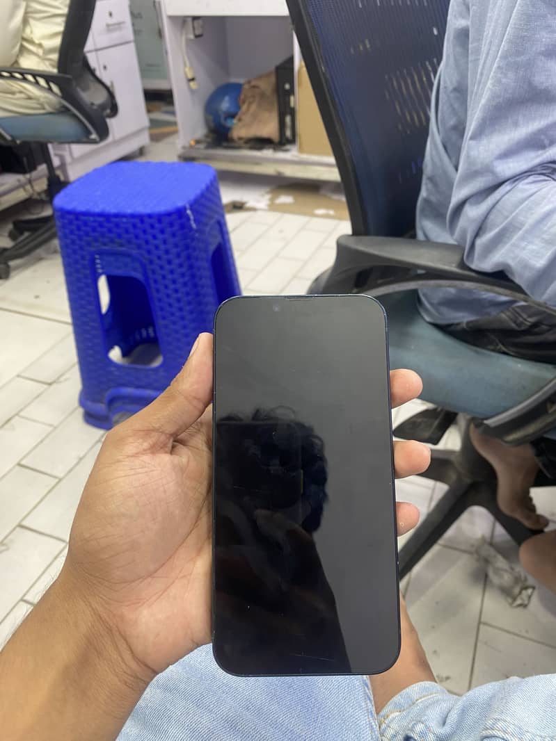 Apple iPhone 14 4