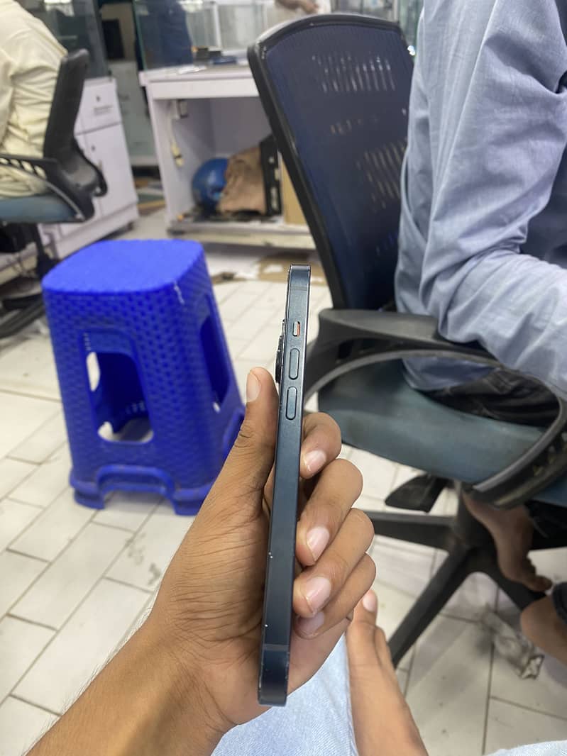 Apple iPhone 14 6