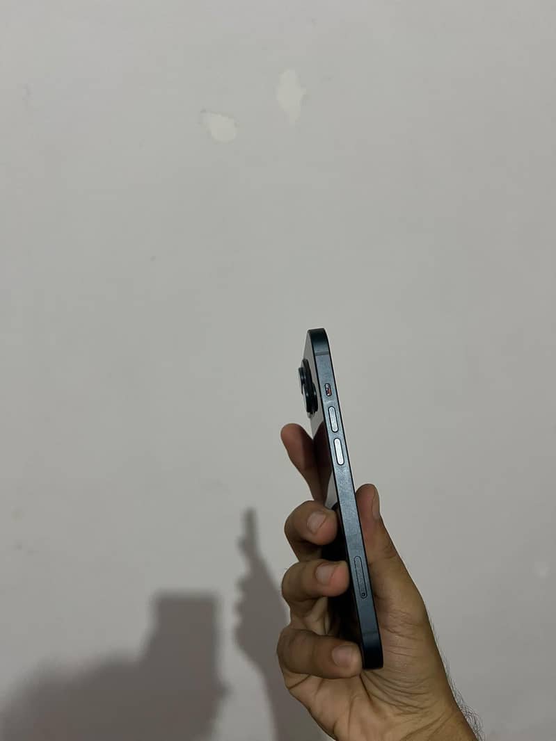 Apple iPhone 13 2