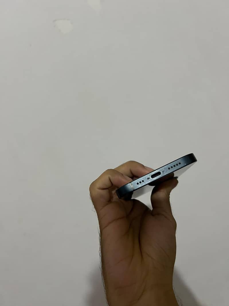 Apple iPhone 13 5